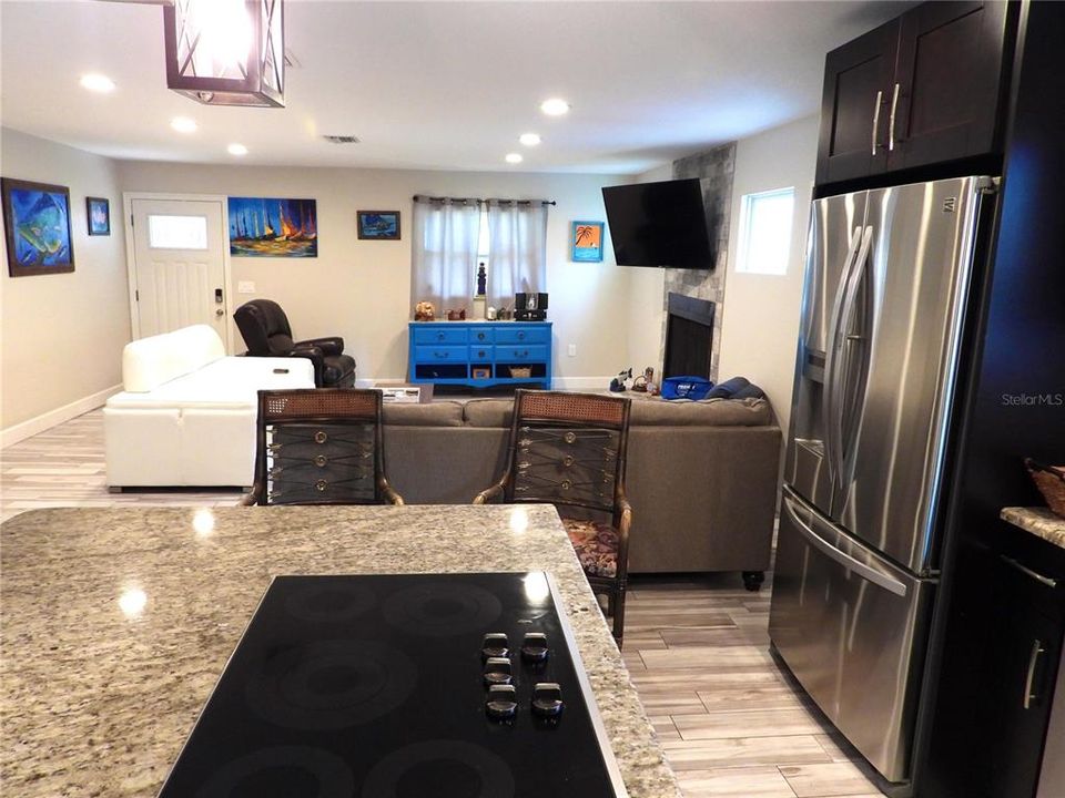 For Sale: $729,900 (2 beds, 2 baths, 1436 Square Feet)