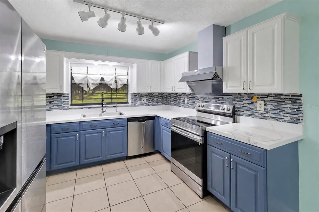 For Sale: $550,000 (3 beds, 2 baths, 1776 Square Feet)