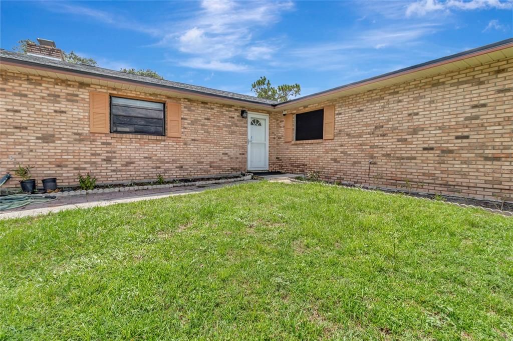 For Sale: $550,000 (3 beds, 2 baths, 1776 Square Feet)
