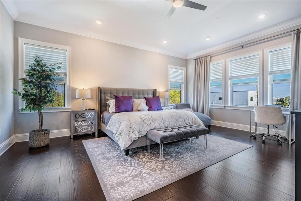 For Sale: $2,100,000 (5 beds, 5 baths, 3723 Square Feet)