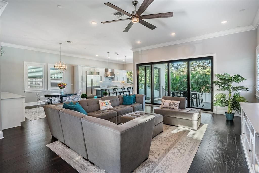 For Sale: $2,100,000 (5 beds, 5 baths, 3723 Square Feet)