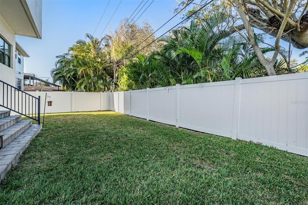 For Sale: $2,100,000 (5 beds, 5 baths, 3723 Square Feet)