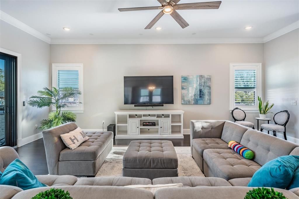 For Sale: $2,100,000 (5 beds, 5 baths, 3723 Square Feet)