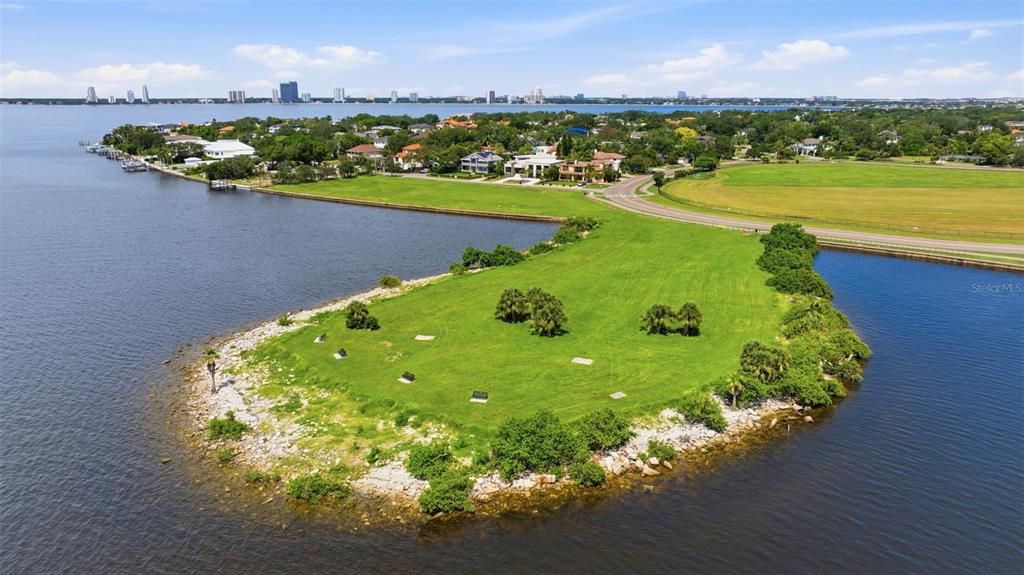 For Sale: $2,100,000 (5 beds, 5 baths, 3723 Square Feet)