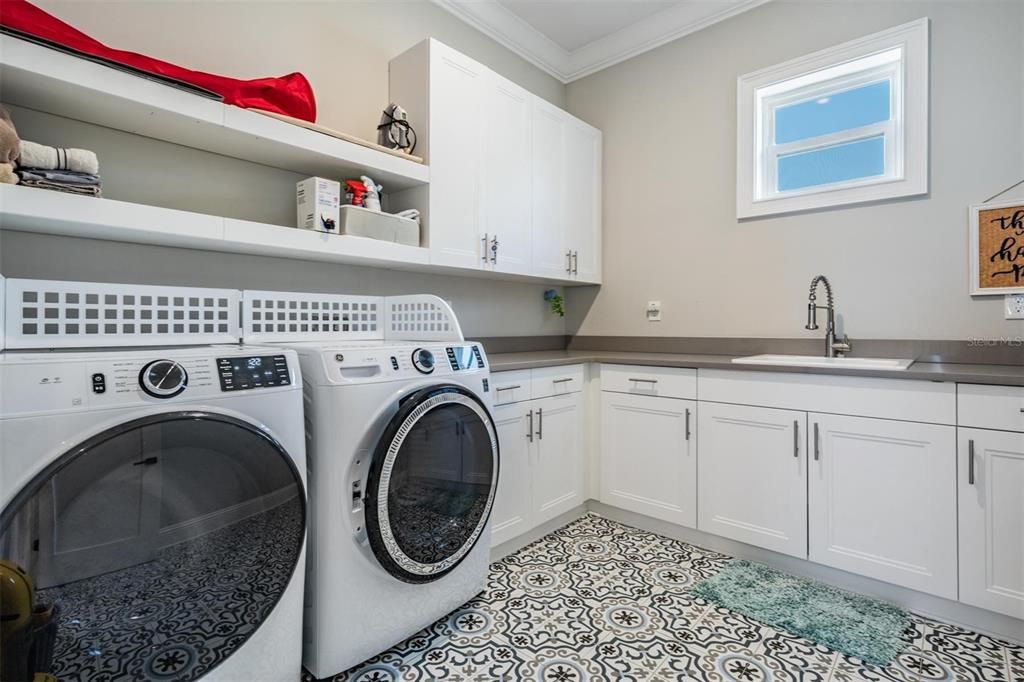 For Sale: $2,100,000 (5 beds, 5 baths, 3723 Square Feet)