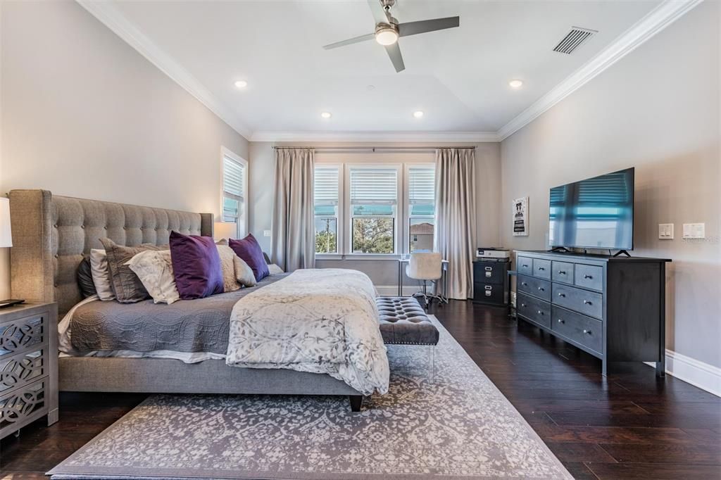 For Sale: $2,100,000 (5 beds, 5 baths, 3723 Square Feet)