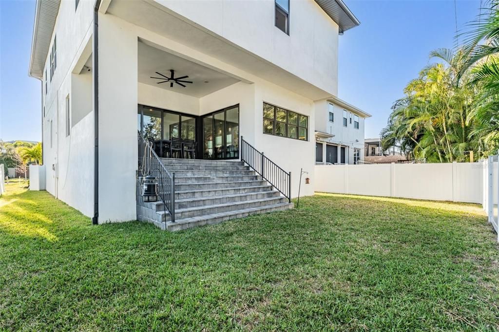For Sale: $2,100,000 (5 beds, 5 baths, 3723 Square Feet)