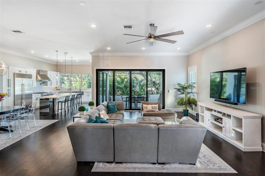 For Sale: $2,100,000 (5 beds, 5 baths, 3723 Square Feet)