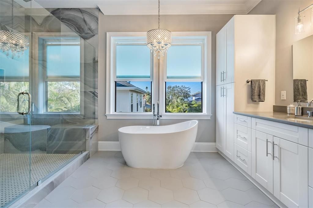For Sale: $2,100,000 (5 beds, 5 baths, 3723 Square Feet)