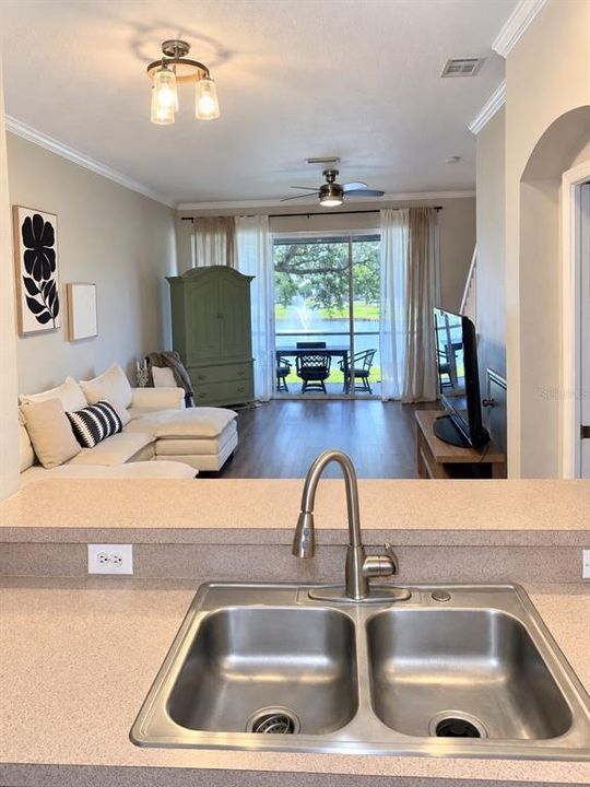 For Rent: $2,200 (2 beds, 2 baths, 1272 Square Feet)