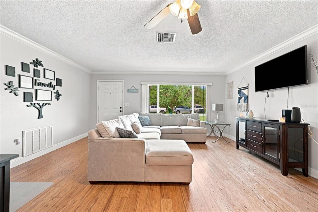 For Sale: $320,000 (3 beds, 2 baths, 1655 Square Feet)