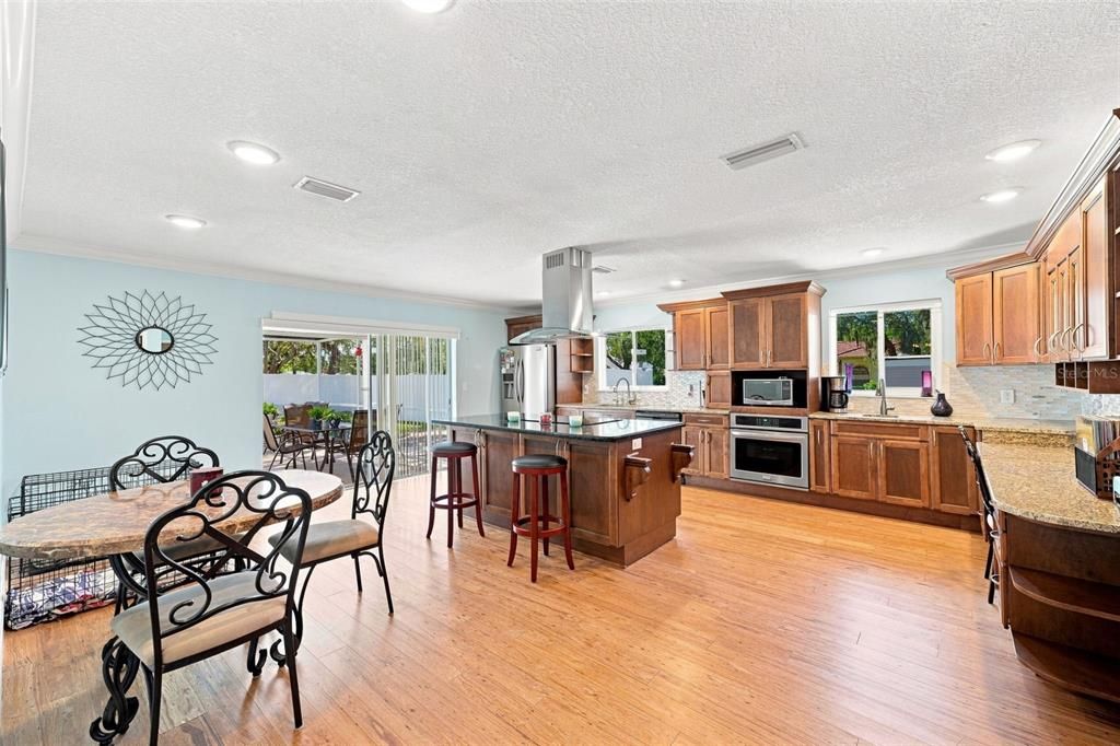 For Sale: $320,000 (3 beds, 2 baths, 1655 Square Feet)