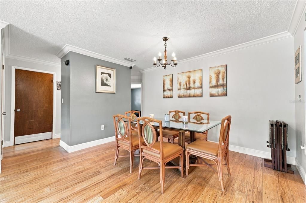 For Sale: $320,000 (3 beds, 2 baths, 1655 Square Feet)