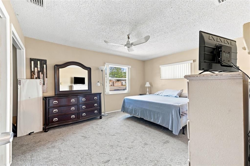 For Sale: $320,000 (3 beds, 2 baths, 1655 Square Feet)