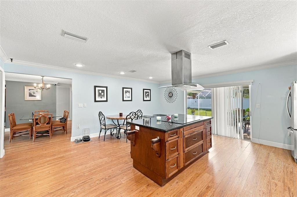 For Sale: $320,000 (3 beds, 2 baths, 1655 Square Feet)
