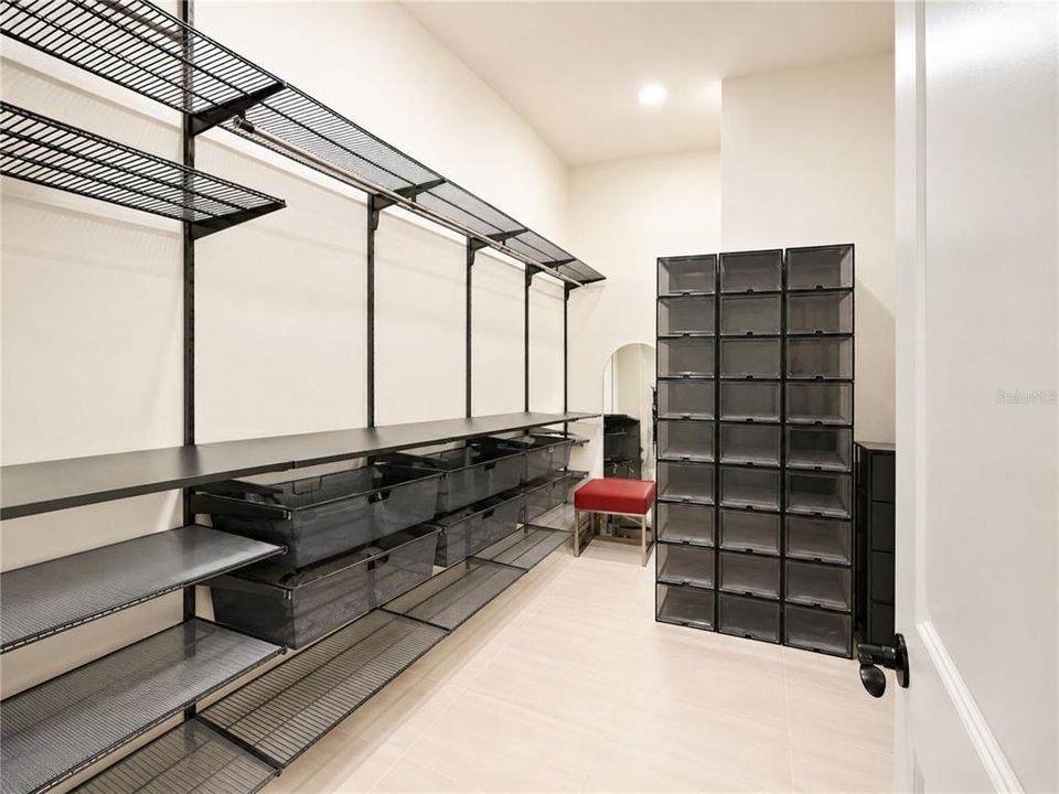 Activo con contrato: $4,450 (4 camas, 3 baños, 3074 Pies cuadrados)
