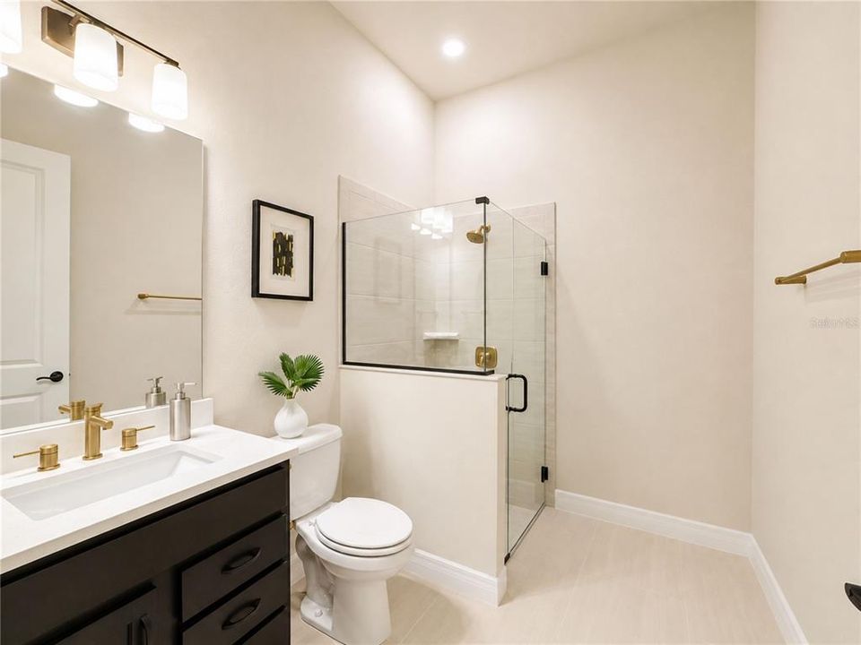 Activo con contrato: $4,450 (4 camas, 3 baños, 3074 Pies cuadrados)