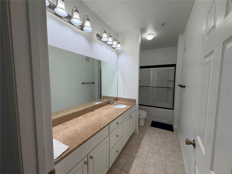 For Rent: $2,100 (3 beds, 2 baths, 1453 Square Feet)