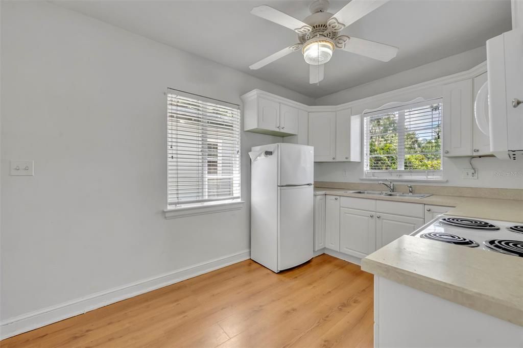 For Rent: $1,800 (1 beds, 1 baths, 705 Square Feet)