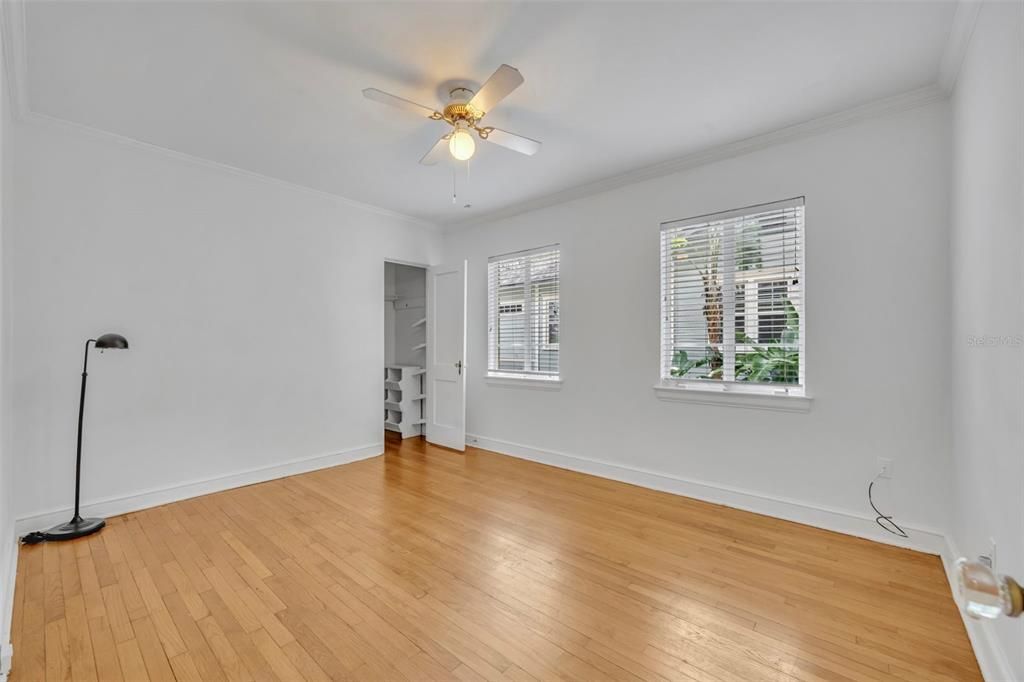 For Rent: $1,800 (1 beds, 1 baths, 705 Square Feet)