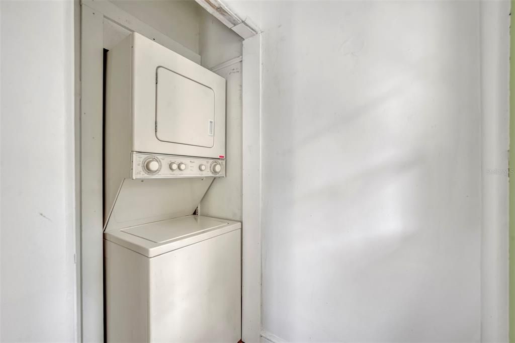 For Rent: $1,800 (1 beds, 1 baths, 705 Square Feet)