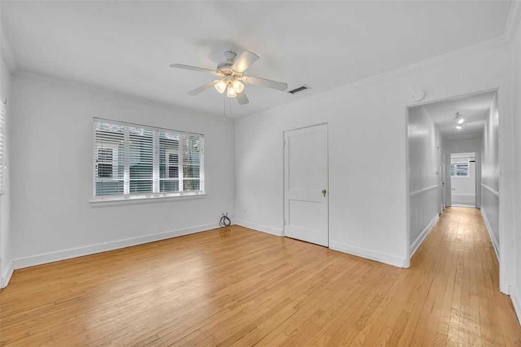 For Rent: $1,800 (1 beds, 1 baths, 705 Square Feet)