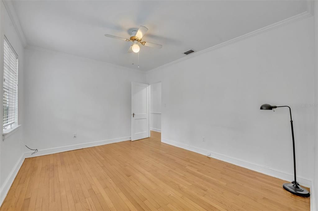 For Rent: $1,800 (1 beds, 1 baths, 705 Square Feet)