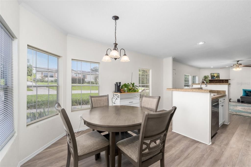 For Sale: $224,000 (3 beds, 2 baths, 1294 Square Feet)