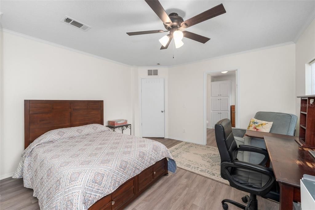 For Sale: $224,000 (3 beds, 2 baths, 1294 Square Feet)
