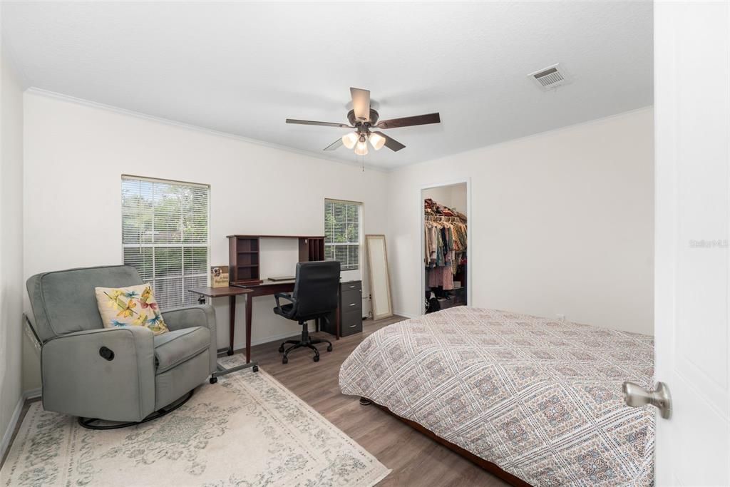 For Sale: $224,000 (3 beds, 2 baths, 1294 Square Feet)