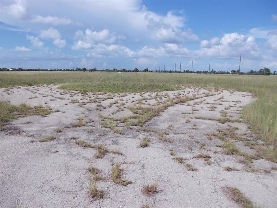 待售: $15,900 (0.18 acres)