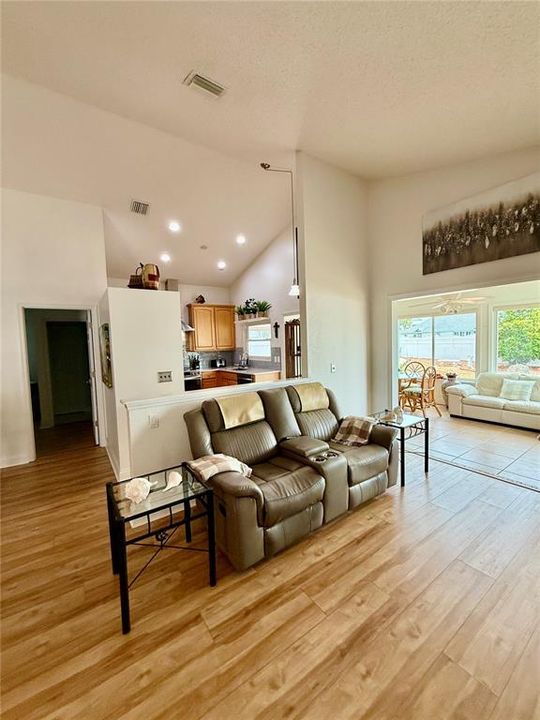 Activo con contrato: $514,990 (3 camas, 2 baños, 1622 Pies cuadrados)