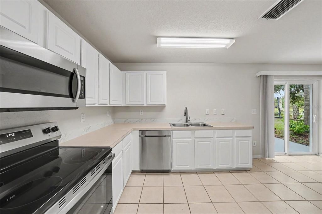 En Venta: $389,900 (3 camas, 2 baños, 2196 Pies cuadrados)