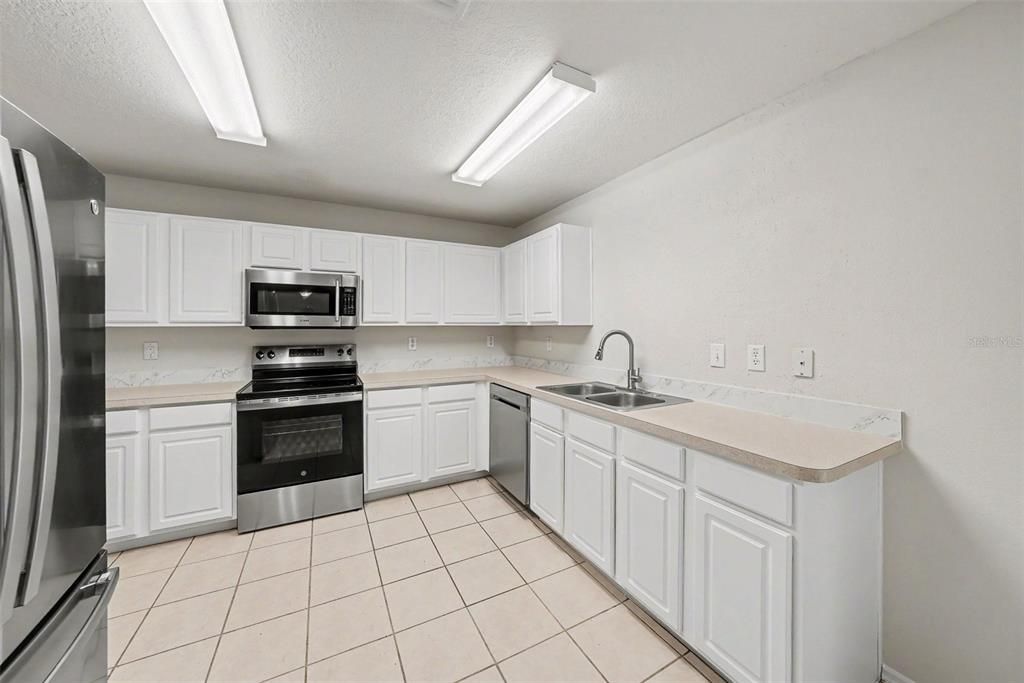 En Venta: $389,900 (3 camas, 2 baños, 2196 Pies cuadrados)