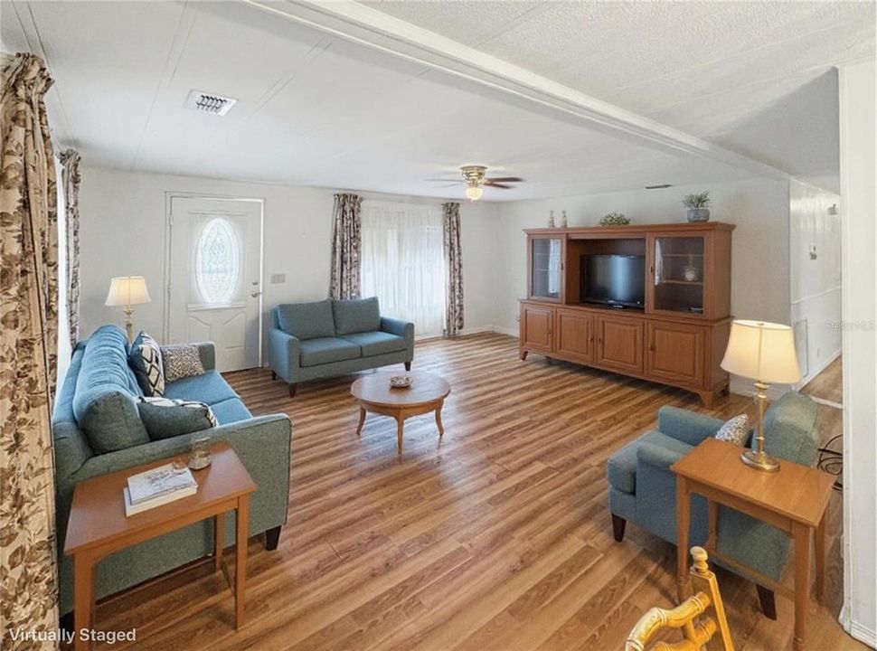 待售: $159,900 (2 贝兹, 2 浴室, 1288 平方英尺)