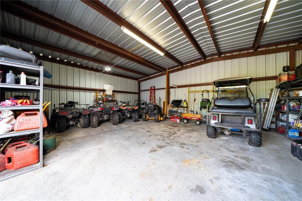 На продажу: $4,399,000 (391.00 acres)