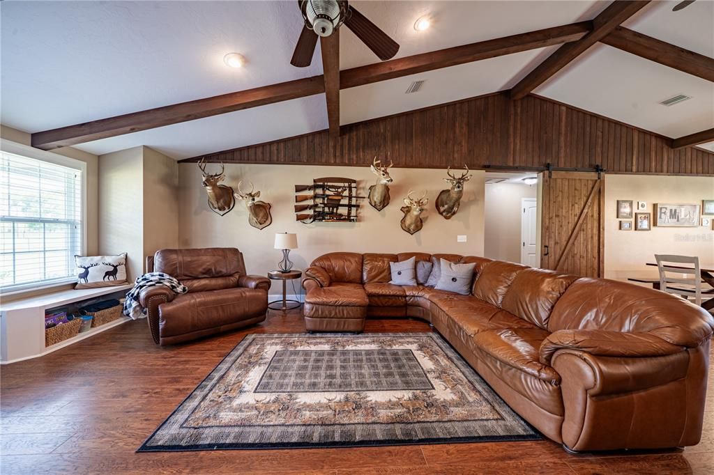 На продажу: $4,399,000 (391.00 acres)