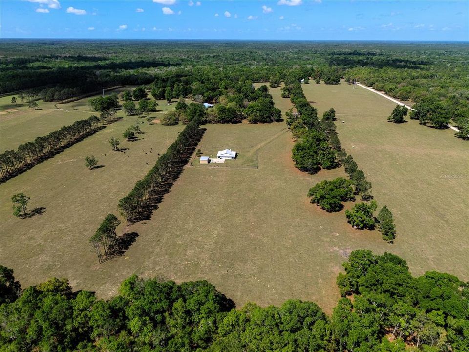 На продажу: $4,399,000 (391.00 acres)
