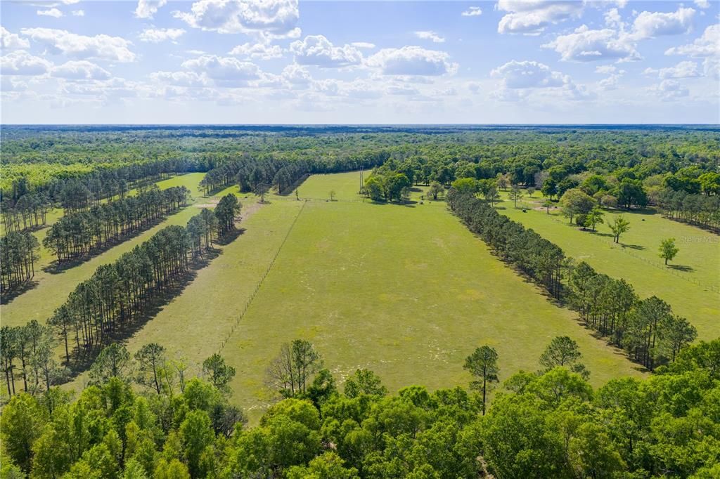 На продажу: $4,399,000 (391.00 acres)