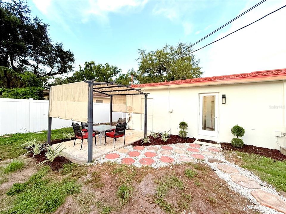 В аренду: $3,290 (3 спален, 2 ванн, 1270 Квадратных фут)