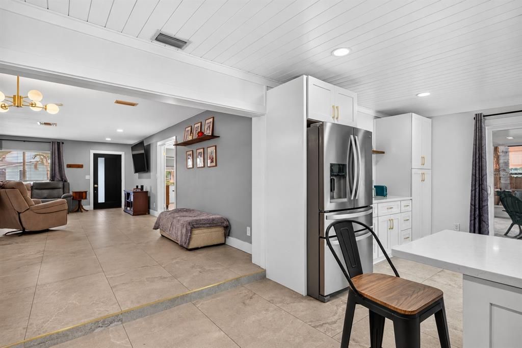 En Venta: $629,000 (3 camas, 2 baños, 1408 Pies cuadrados)