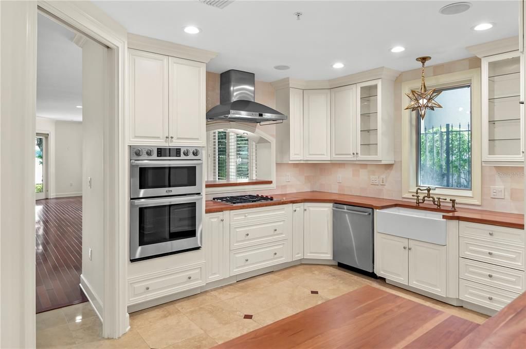 For Rent: $9,500 (3 beds, 3 baths, 2714 Square Feet)