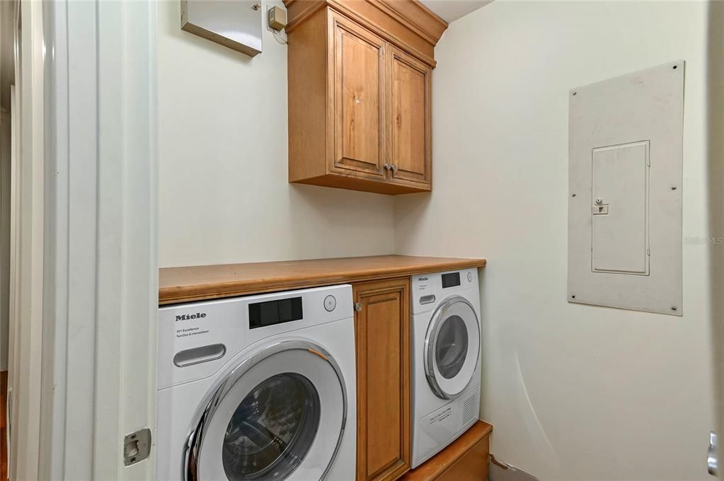 For Rent: $9,500 (3 beds, 3 baths, 2714 Square Feet)