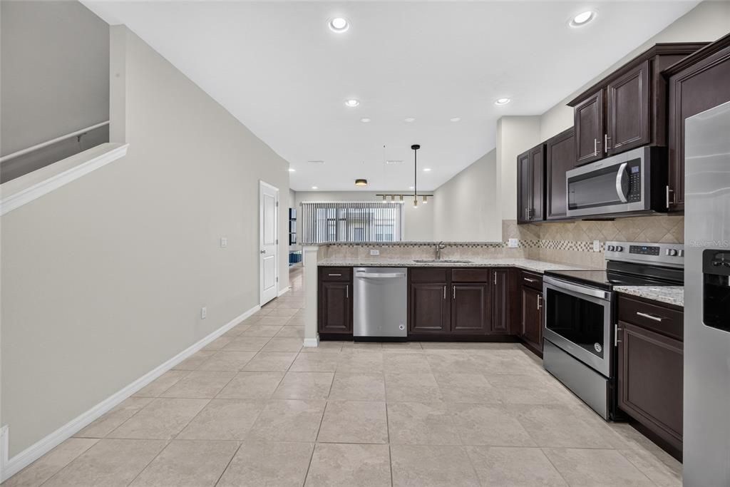 For Rent: $2,350 (3 beds, 2 baths, 1667 Square Feet)
