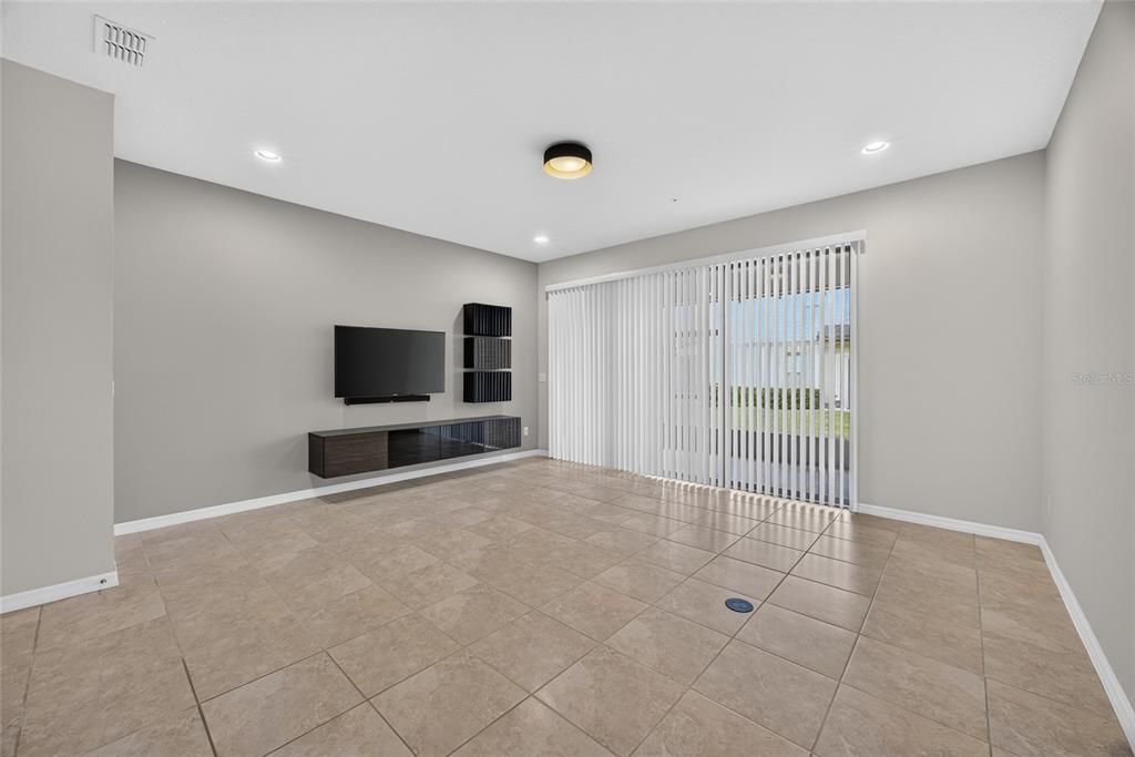 For Rent: $2,350 (3 beds, 2 baths, 1667 Square Feet)