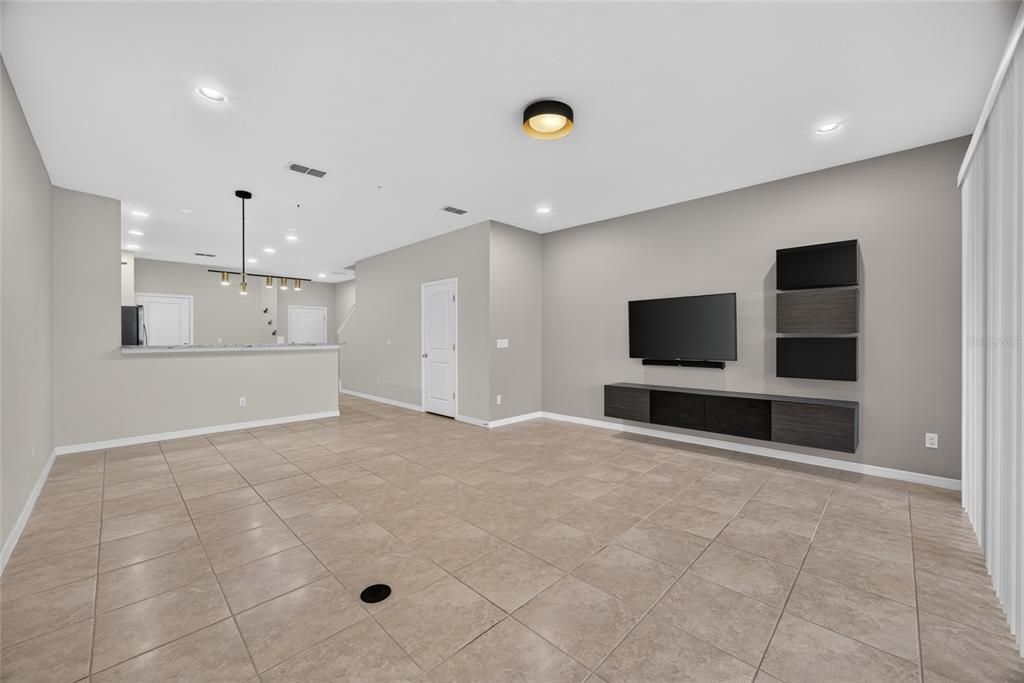 For Rent: $2,350 (3 beds, 2 baths, 1667 Square Feet)