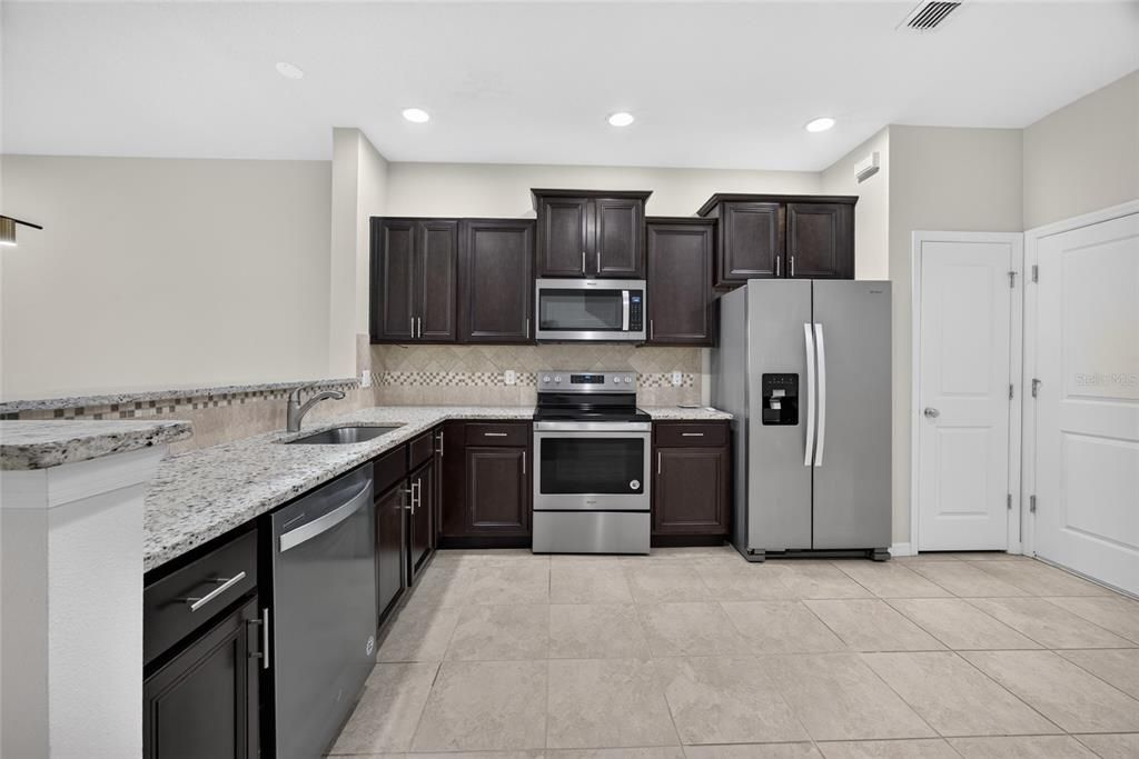 For Rent: $2,350 (3 beds, 2 baths, 1667 Square Feet)