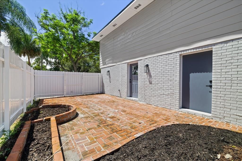 For Sale: $517,900 (5 beds, 3 baths, 2411 Square Feet)
