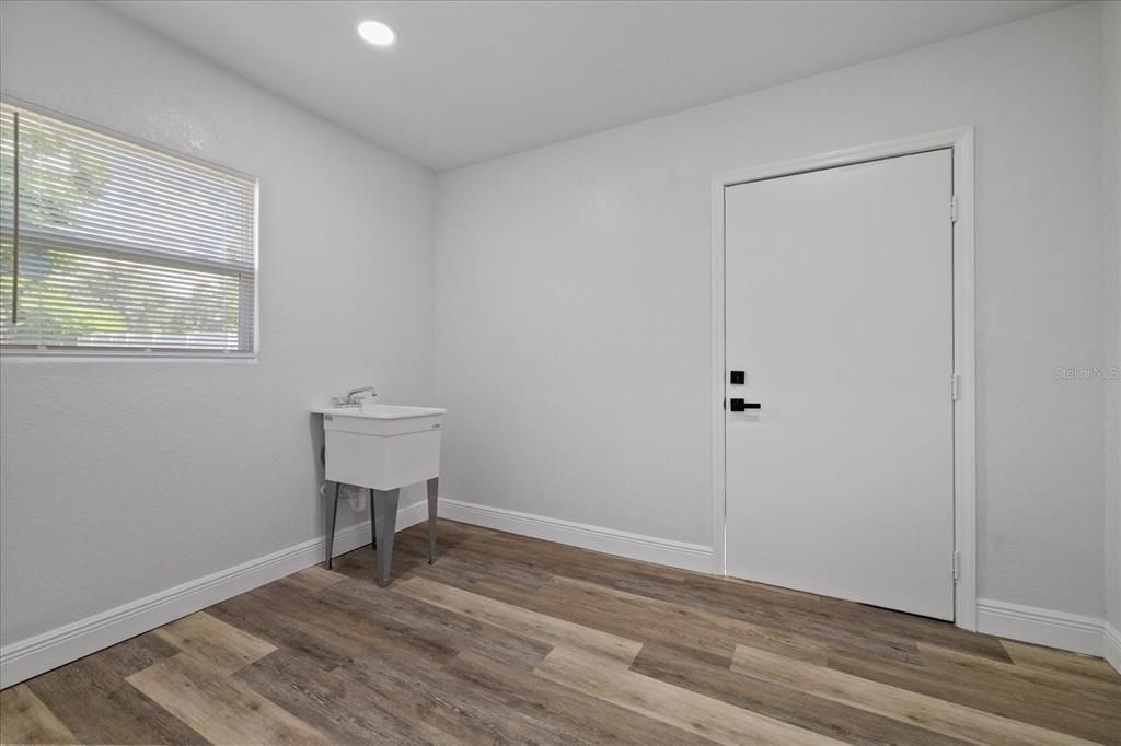 For Sale: $517,900 (5 beds, 3 baths, 2411 Square Feet)