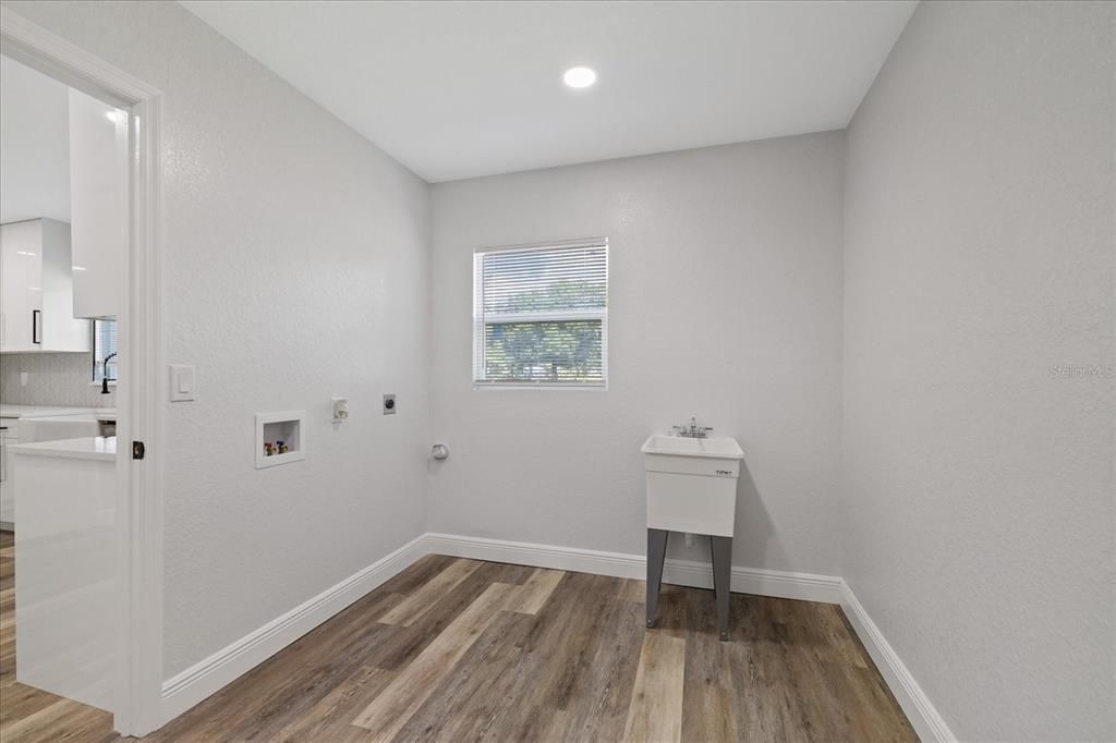 For Sale: $517,900 (5 beds, 3 baths, 2411 Square Feet)